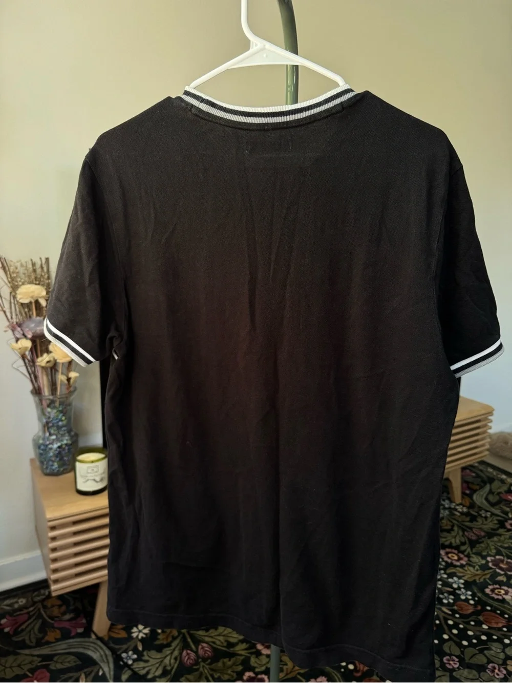 GUESS Black Short-Sleeve Logo Crewneck Tee with White Stripes - Picture 2 of 3